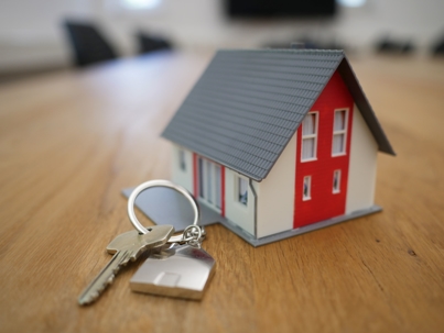 house miniature with keys
